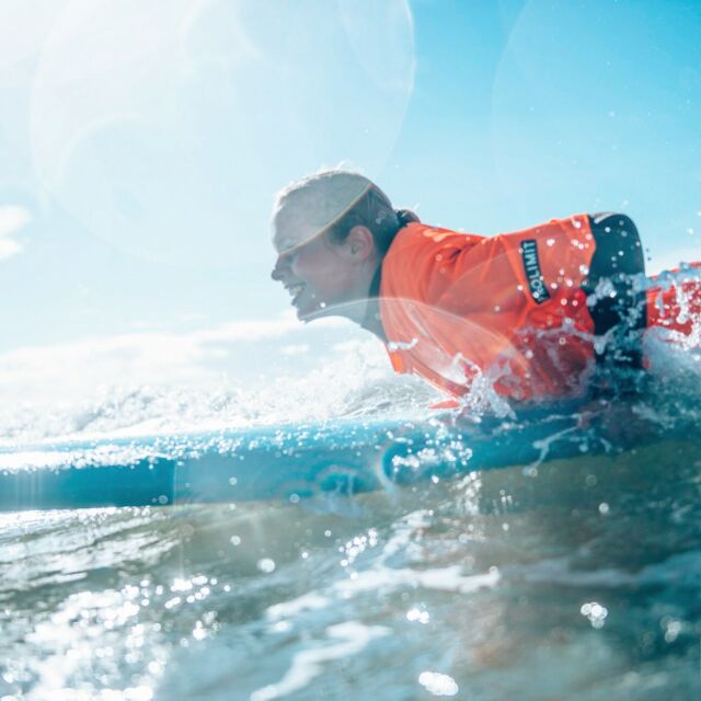 De voorjaarsdeal staat nog een paar dagen open! Boek nu nog snel je surf- en kitesurflessen! 🏄🏽‍♀️